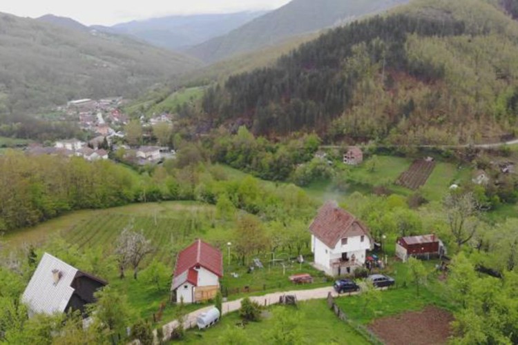 Nevjerovatna priča iz pograničnog sela: “Noge sahranjene u Srbiji, a trup i glava u BiH” FOTO