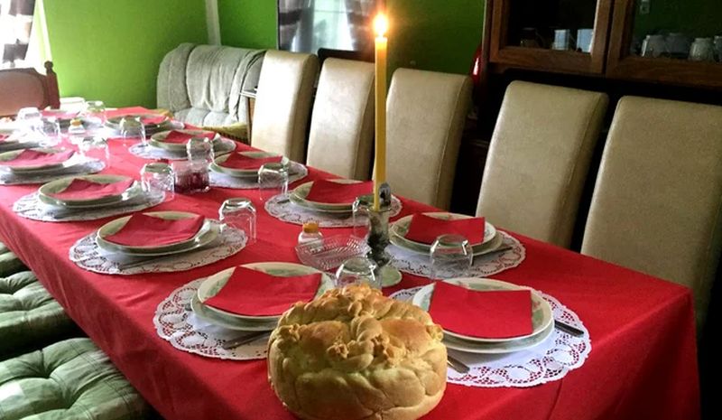 Nije samo simboličan čin: Kako pravilno ugasiti slavsku svijeću?