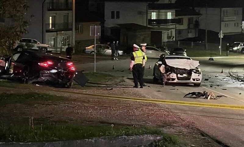 Dijelovi vozila rasuti po putu: Tri osobe povrijeđene u teškoj saobraćajnoj nesreći