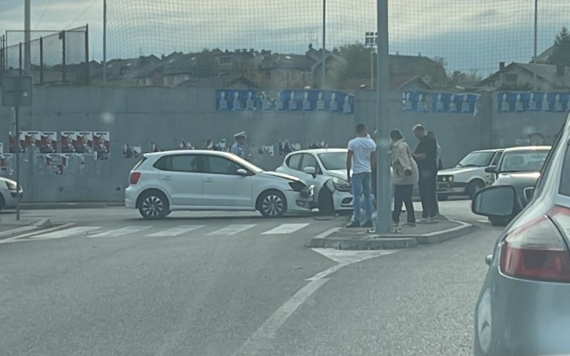 Nesreća u Banjaluci: Udes kod ”Tropika”, saobraćaj usporen