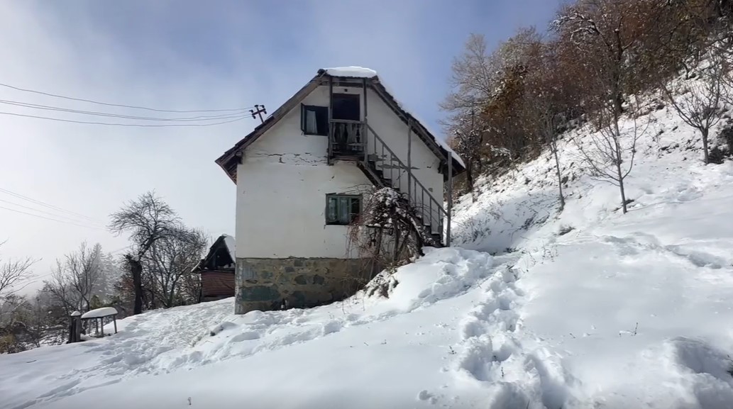 Otkrili ga tragovi u snijegu: Pogledajte kako izgleda kuća u kojoj se krio Balijagić VIDEO