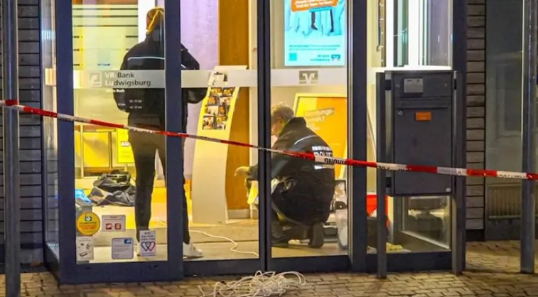 Lopovi napravili grešku: Umjesto bankomata, u vazduh digli printer bankovnih izvoda