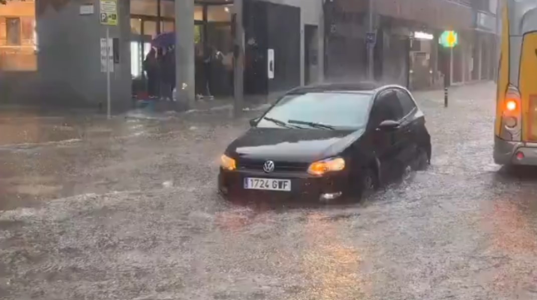 Upaljen crveni alarm: Brutalne oluje pogodile i Barselonu VIDEO