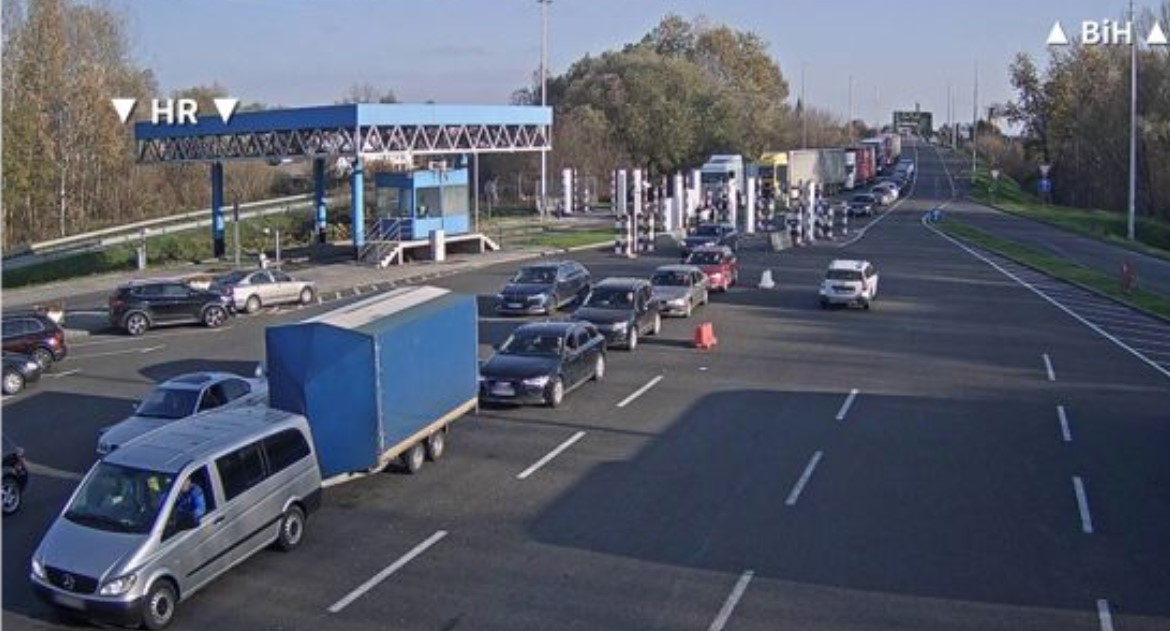 Duge kolone vozila: Ništa novo na graničnom prelazu Gradiška