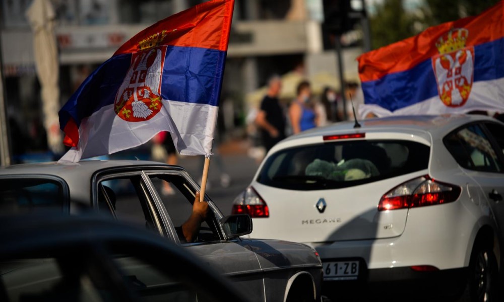 Pretresli vozilo mladenaca: Policija presrela kolonu svatova u Srbiji