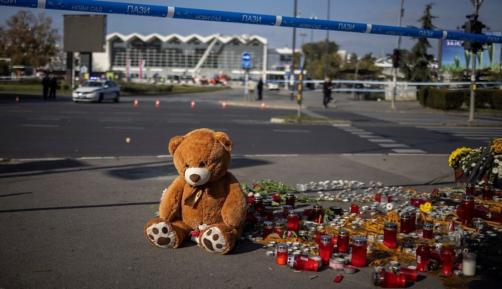 Sjećanje na 16 žrtava: Veliki skup na godišnjicu pada nadstrešnice u Novom Sadu