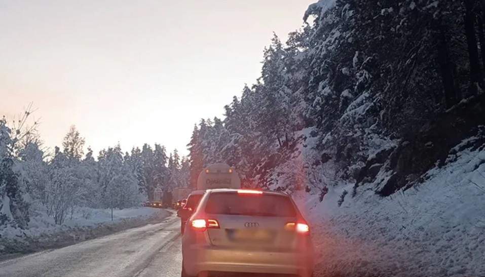 Zaglavila se teretna vozila: Obustavljen saobraćaj preko Romanije