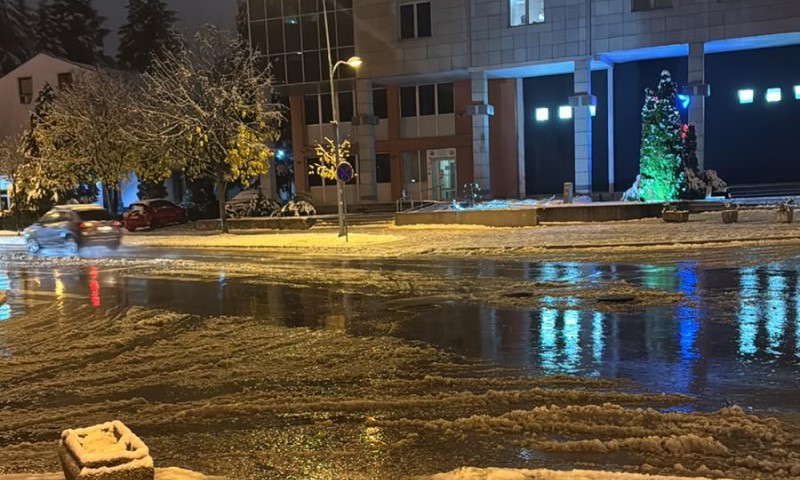 Opreza nikada dovoljno! Pomjeren šaht u banjalučkoj ulici