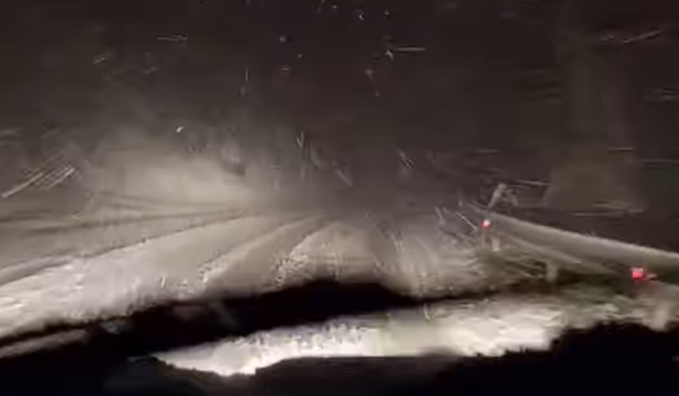 Kolaps i u Srbiji: Snijeg zatrpao puteve VIDEO