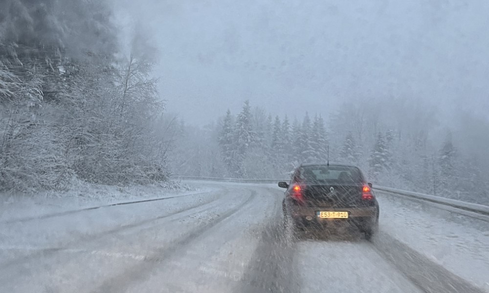 “Ubica na putu”: Vozač snimio sablasan prizor u noći, ljudi mahom osuli paljbu VIDEO