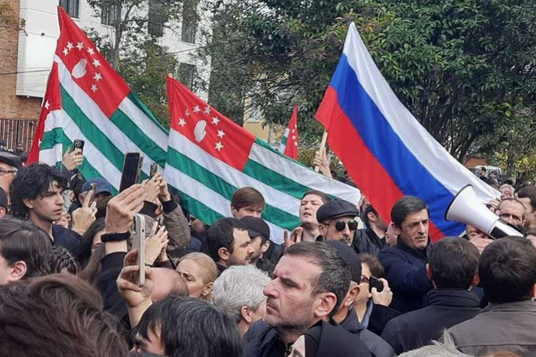 Kriza u Abhaziji: Demonstranti preuzeli kontrolu nad parlamentom i kabinetom predsjednika