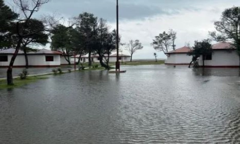 Strašno nevrijeme: Alarmantno na Adi Bojani, voda stigla do bungalova