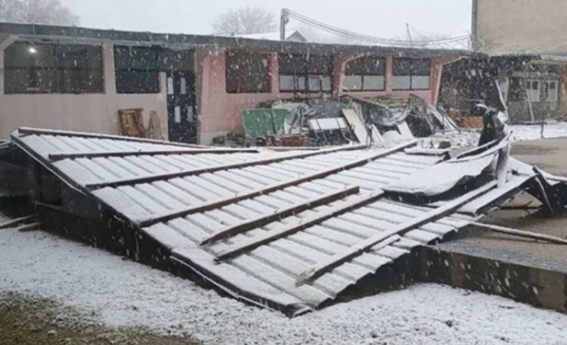 Nevrijeme iza sebe ostavilo haos: Vjetar odnio krov sa škole u ovom dijelu BiH