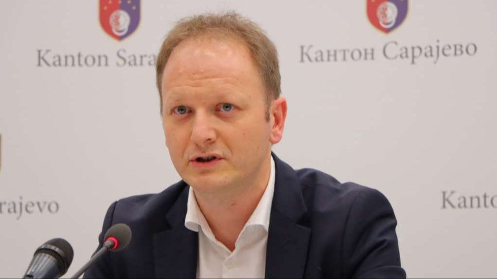 Produžen mu pritvor: Ministar Bošnjak za Novu godinu iza brave