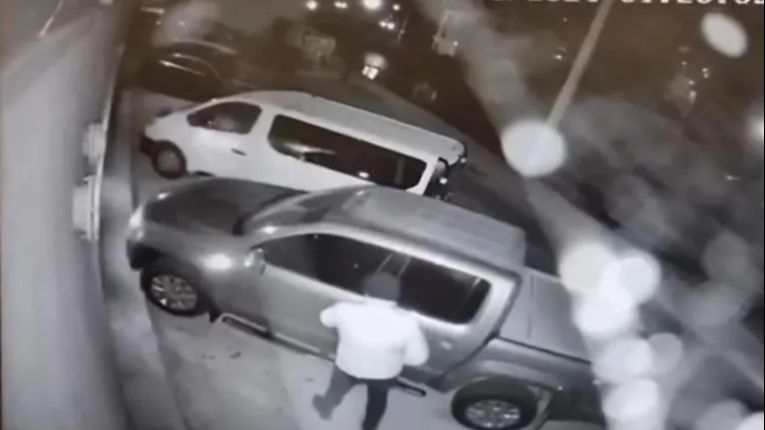 Ukraden automobil ispred Centra bezbjednosti: Policija tri dana skrivala od nadležnih, nadzorne kamere sve snimile VIDEO