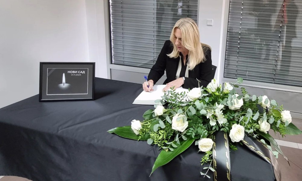 Cvijanovićeva se upisala u knjigu žalosti: Iskreno tugujemo sa Novim Sadom i bratskom Srbijom