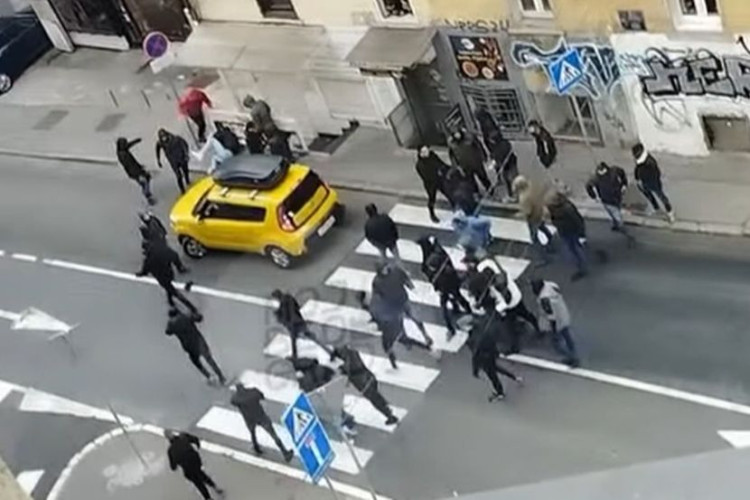 Haos u centru Beograda: Delije prebile navijače Štutgarta VIDEO