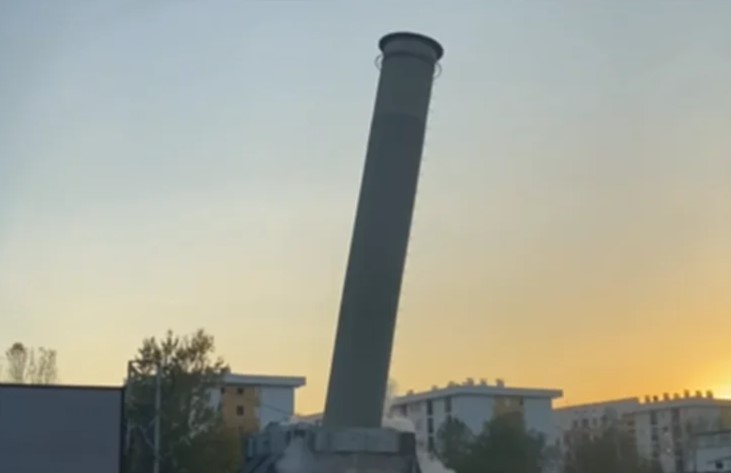 Nije se lako dao: Objavljen video pada Incelovog dimnjaka VIDEO