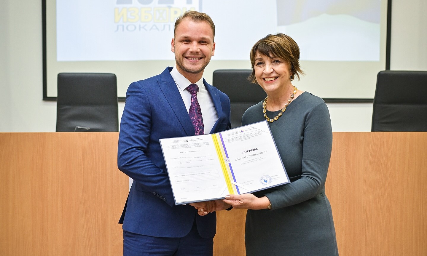 Stanivuković zvanično ponovo gradonačelnik Banjaluke: Preuzeo mandat i poslao ovu poruku