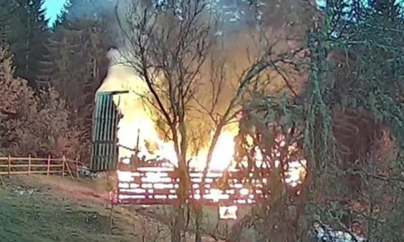 Dušku uništili domaćinstvo, mještani nemoćni: Migranti upali u posjed i zapalili štalu