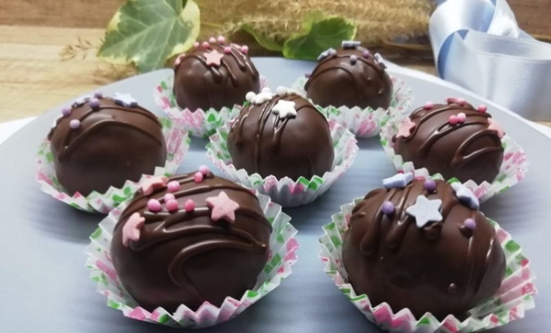 Dezert koji će zadovoljiti ukuse svih: Probajte ferero kuglice sa napolitankama