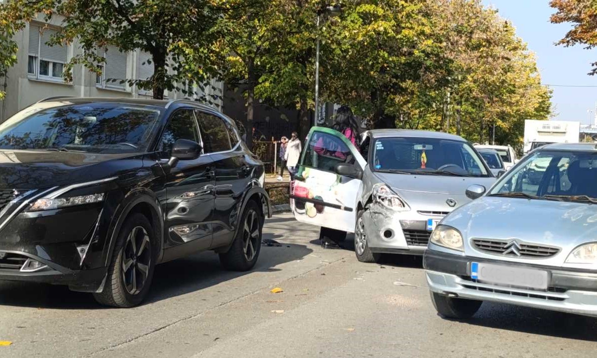 Vozači oprez! Udes u izuzetno prometnoj ulici u Banjaluci FOTO