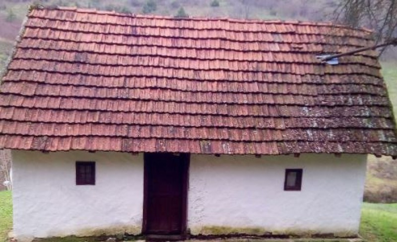 Igoru treba pomoć! Banjalučanin ostao sam i bolestan, a kuća “prijeti” da mu se sruši na glavu