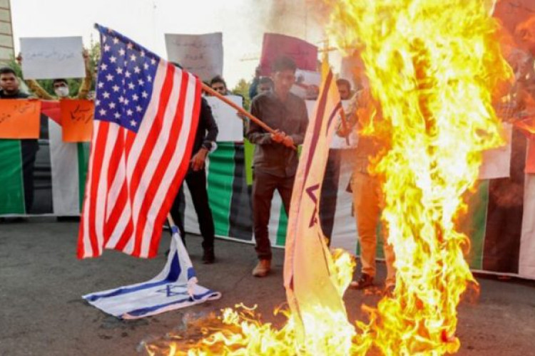Iranci palili američke i izraelske zastave – ”Smrt Americi, smrt Izraelu”