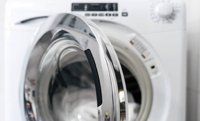 Dječak jezivo kažnjen zbog čipsa: Ubacili dete (6) u mašinu za sušenje veša i uključili je