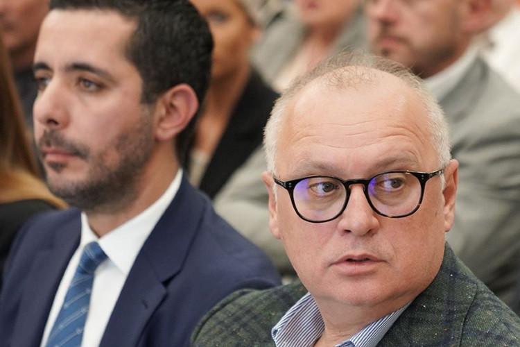 Hapšenja u Srbiji: Momiroviću i Vesiću određen pritvor