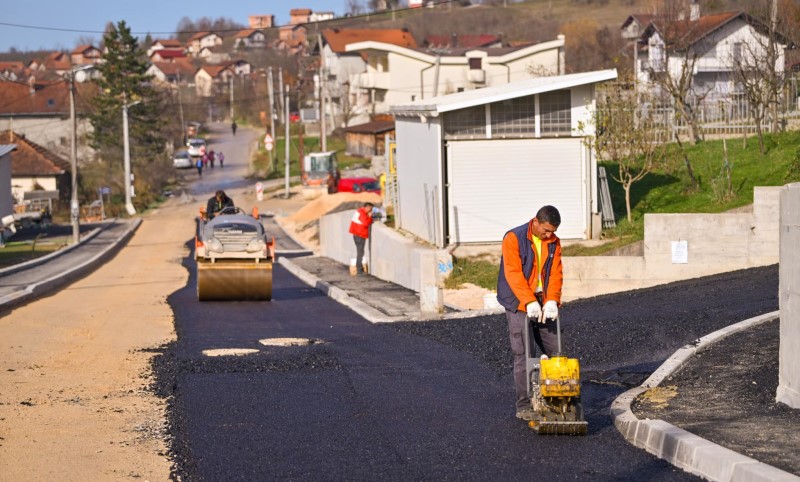 Mještani ovog dijela Banjaluke jedva dočekali: U toku asfaltiranje saobraćajnice u Motikama