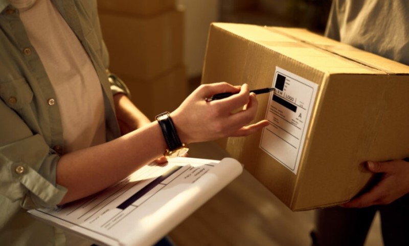 Poštanski kurir biće deportovan u BiH zbog krađe teške 100.000 franaka: “Stidim se”