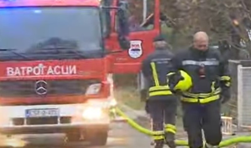 Vatrogasci i dalje na požarištu u Banjaluci, još se ne zna uzrok: “Vatra je nosila sve pred sobom”