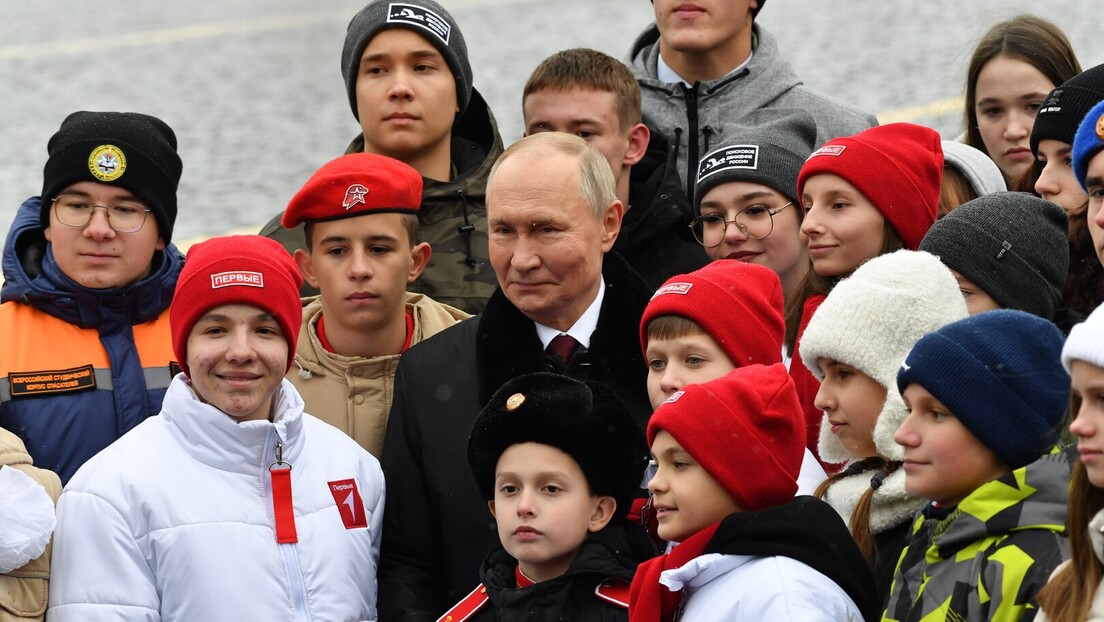 Putin potpisao zakon o zaštiti djece: Zabrana usvajanja u zemljama gdje je promjena pola dozvoljena