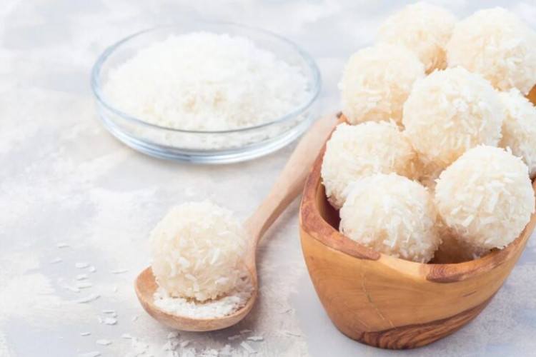 Recept za posne rafaelo kuglice: Toliko ukusne da uvijek prve nestanu sa slavskog tanjira