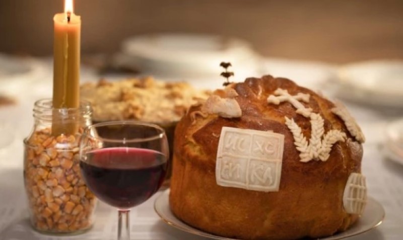 Ovo je jedino ispravno: Otac Dejan objasnio šta se radi sa slavskim kolačem koji ostane