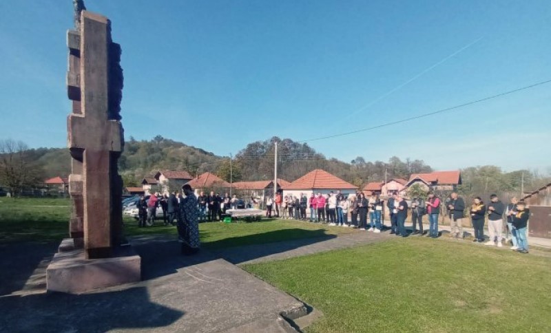 Da se nikada ne zaboravi! Služen parastos za 26 poginulih boraca Vojske Srpske iz Tršića