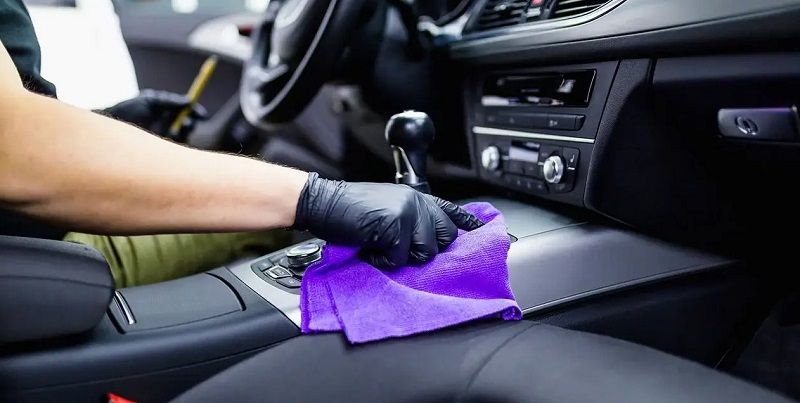 Detaljno očistite: Ovo mjesto je leglo bakterija u vašem automobilu