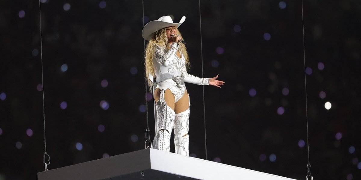 Javnost bijesna: Bijonse pokazala zabranjeni simbol tokom nastupa