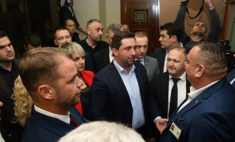 Drama u parlamentu Srpske se nastavlja: Stanivuković i Petrović pokušali da uđu u salu VIDEO
