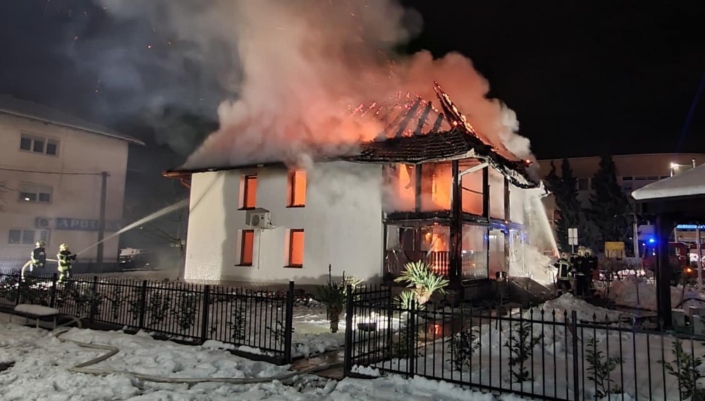 Izgorjela džamija u BiH: Vatra u potpunosti uništila objekat