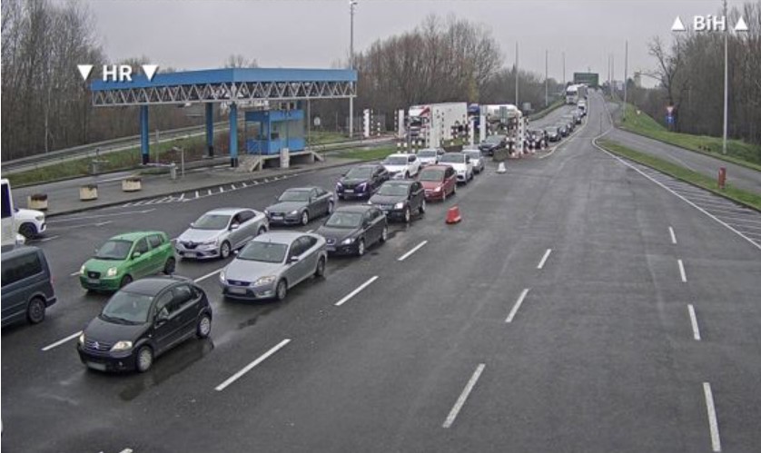 Kolone vozila: Pojačan saobraćaj na prelazima Gradiška, Gradina i Velika Kladuša