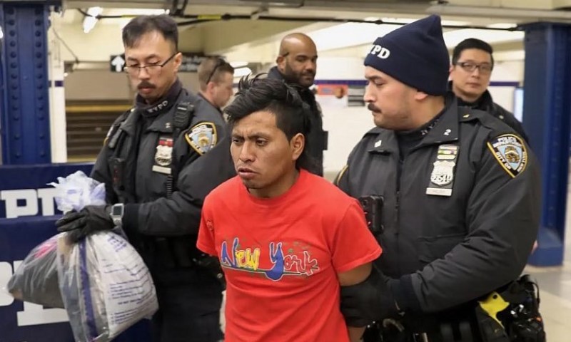 Priznao ubistvo: Muškarac zapalio ženu na stanici metroa FOTO/VIDEO