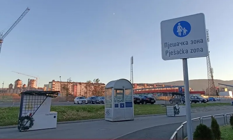 Nastavak nadmudrivanja: Postavljene kućice i novi znak za pješačku zonu