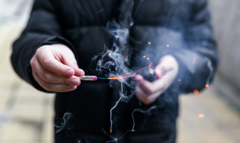 Strahota! Dječaku eksplodirala petarda u ruci, zadobio povrede šake i očiju