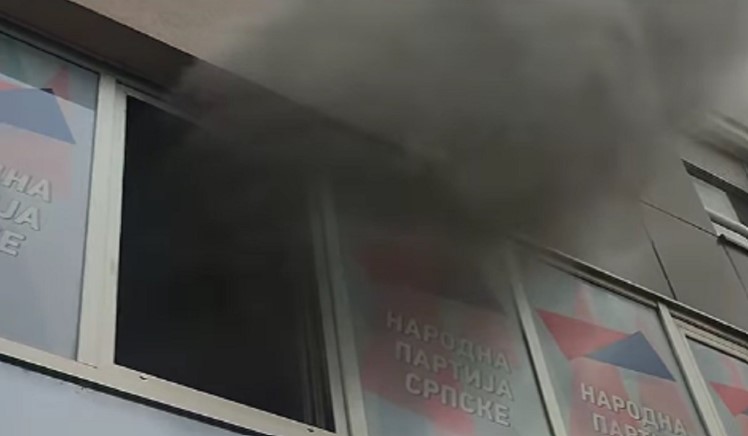 Vatrogasci lokalizovali požar: Gorjele stranačke prostorije VIDEO