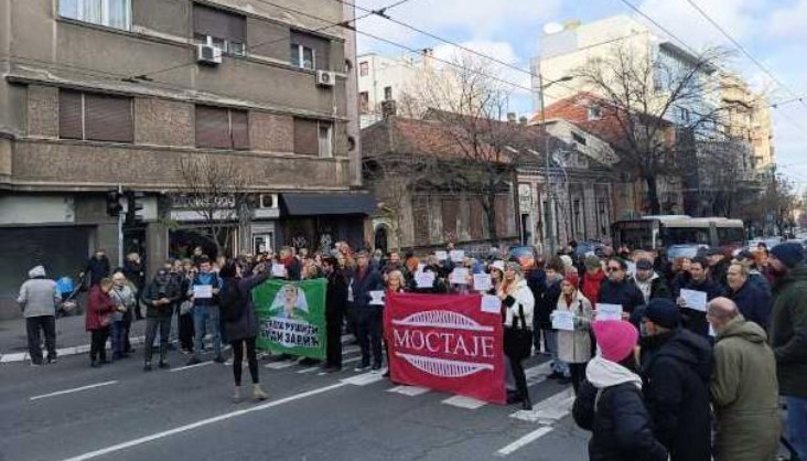 Oborio više osoba: Zaletio se vozilom na demonstrante u Beogradu