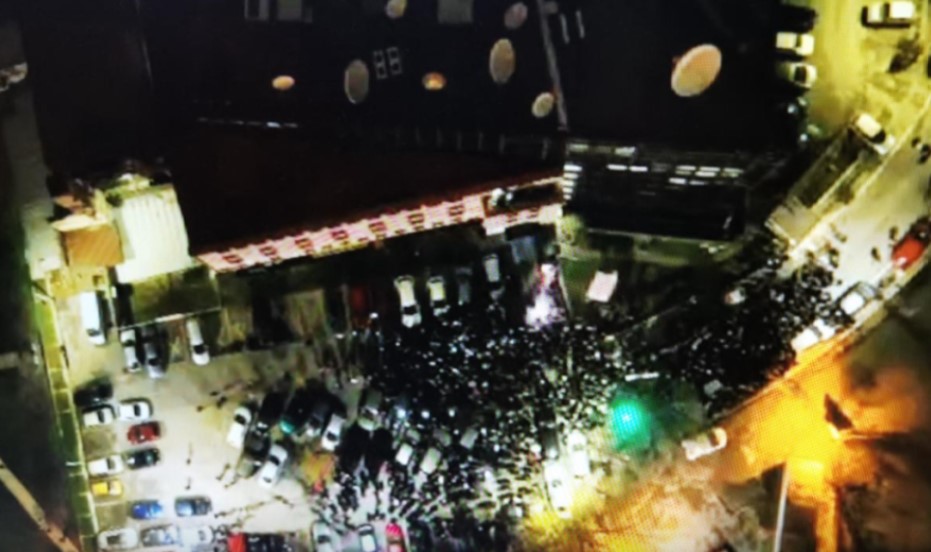 Brojni studenti i građani ispred RTS-a: “Ne lažite mi dedu” VIDEO