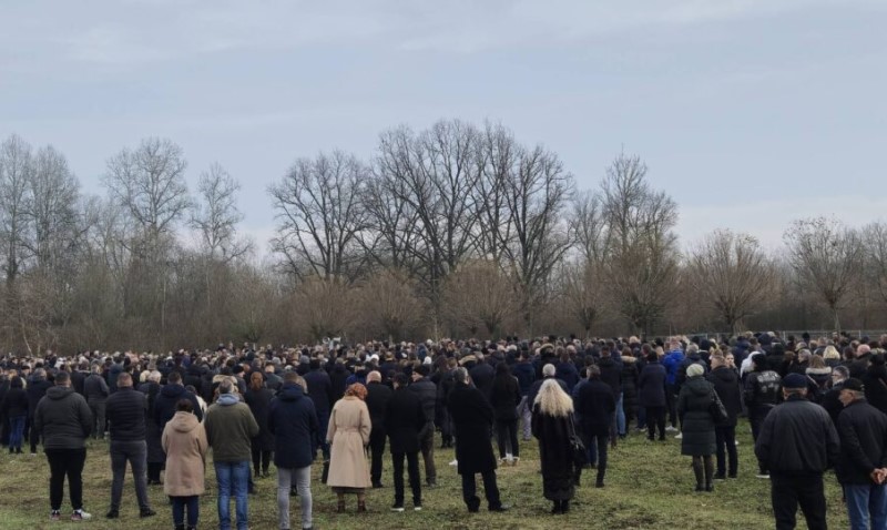 Brčko tuguje! Sahranjeni sestra i dva brata