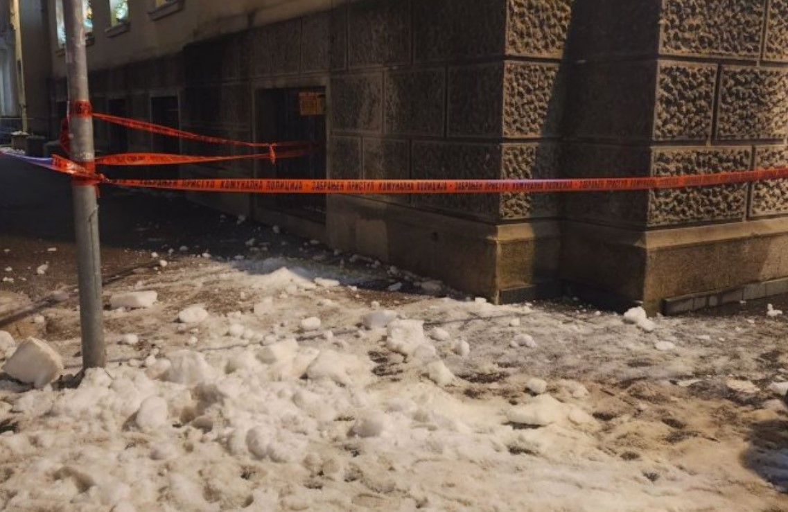 Oglasila se banjalučka policija: Poznato stanje dječaka na kojeg je pao snijeg